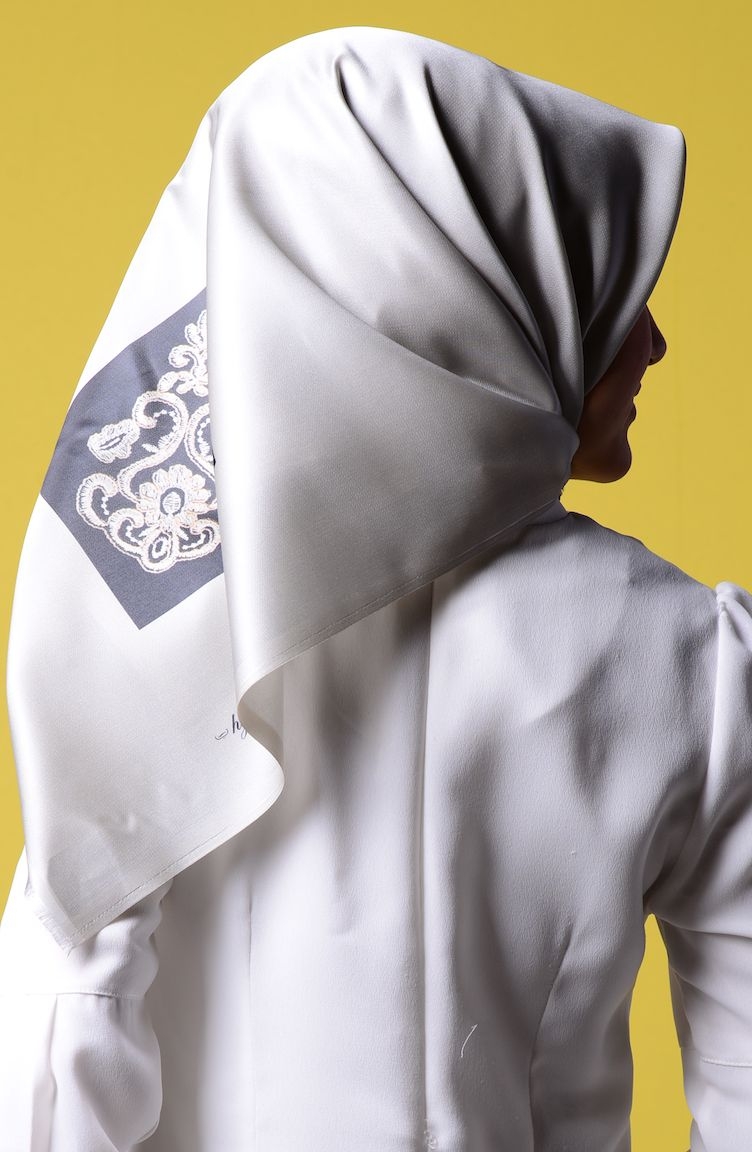 Osmanli Motifli Ipek Esarp 1979 04 Esarp Yelpazesi Armine Aker Pierre Cardin Sarar Cacharel Ve Ipek Esarp Markalari
