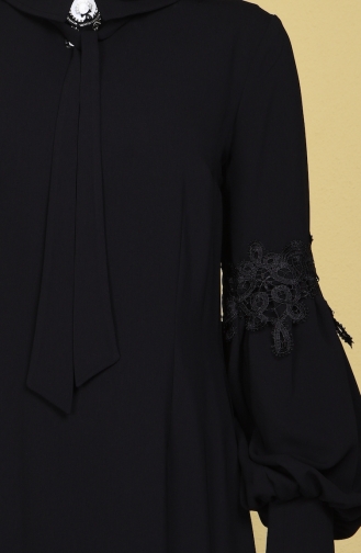 Broşlu Dantel Detaylı Elbise 4216-01 Siyah