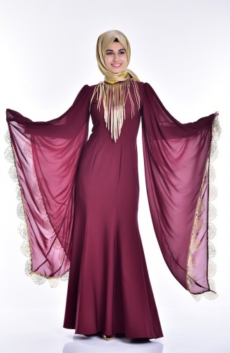 فستان يتميز بأكمام واسعة من الشيفون ومُزين بتفاصيل من الشراشيب 2030-01
