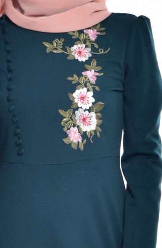 Besticktes Kleid mit Knöpfen 8028-01 Smaragdgrün 8028-01