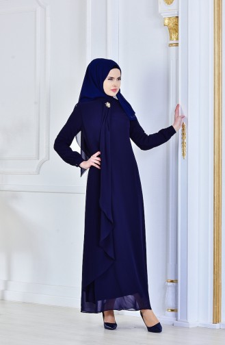 Robe de Soirée avec Broche Col Officier 8565-01 Bleu Marine 8565-01