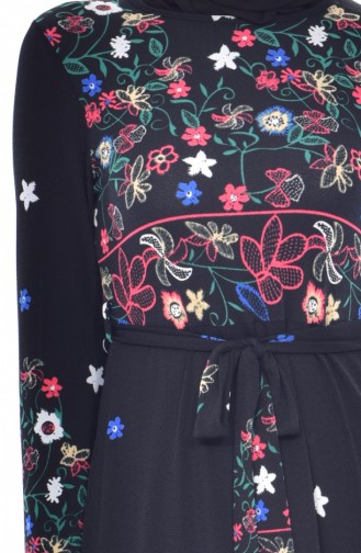 Gemustertes Kleid mit Gürtel 5860-01 Schwarz 5860-01