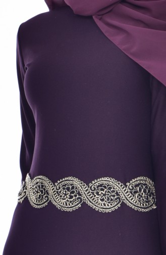 فستان يتميز بتفاصيل من الدانتيل 4455-05 لون بنفسجي 4455-05