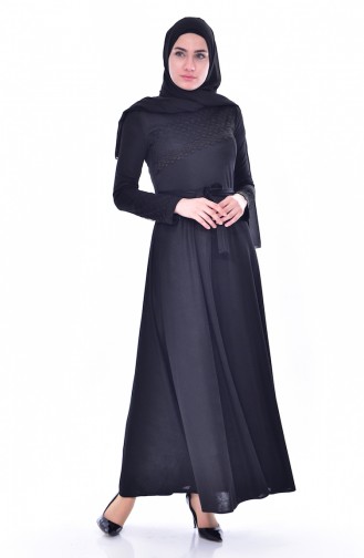 فستان يتميز بتفاصيل من الدانتيل 1180-02 لون اسود 1180-02