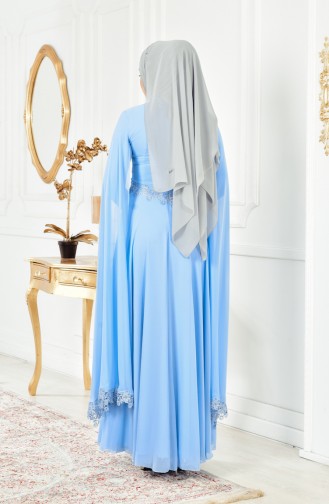 فستان سهرة يتميز بتفاصيل من الدانتيل 1124-05 لون ازرق فاتح 1124-05