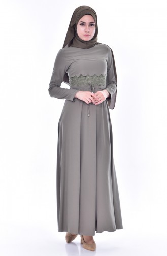 فستان بتفاصيل من الدانتيل مقطع باليزر 1088A-01 لون اخضر كاكي 1088A-01