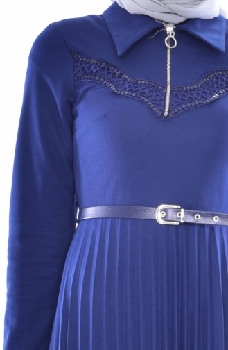 فستان بتصميم حزام للخصر وطيات يتميز بتفاصيل من الدانتيل  0543-04