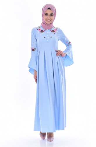 Gefaltetes Kleid mit Stickerei 81526A-02 Blau 81526A-02
