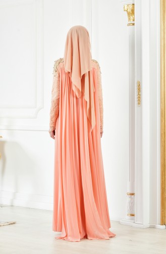 فستان سهرة يتميز بتفاصيل من الدانتيل 8110-05 لون مشمشي 8110-05
