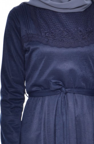 فستان بحزام خصر وتفاصيل من الدانتيل 1186-05 لون كحلي 1186-05