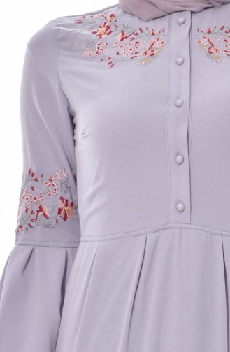 فستان مُزين بتفاصيل مُطرزة 1893-01 لون رمادي 1893-01
