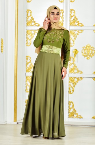 فستان سهرة يتميز تفاصيل من الؤلؤ 1002-03 لون اخضر كاكي 1002-03