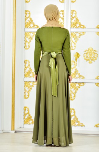 فستان سهرة يتميز تفاصيل من الؤلؤ 1002-03 لون اخضر كاكي 1002-03