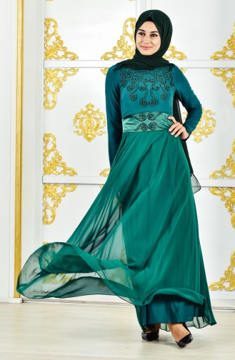 فستان سهرة يتميز تفاصيل من الؤلؤ 1002-01 لون اخضر زُمردي 1002-01