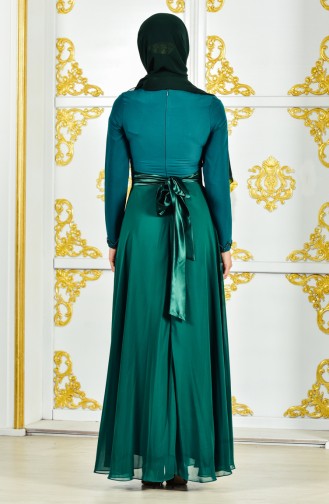 فستان سهرة يتميز تفاصيل من الؤلؤ 1002-01 لون اخضر زُمردي 1002-01