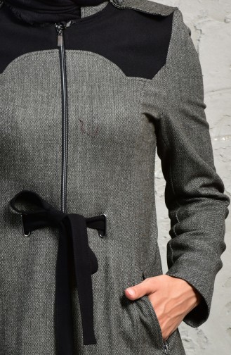 معطف طويل بتصميم سحاب و مُزين بتفاصيل 1084-01 لون بيج مائل للرمادي 1084-01
