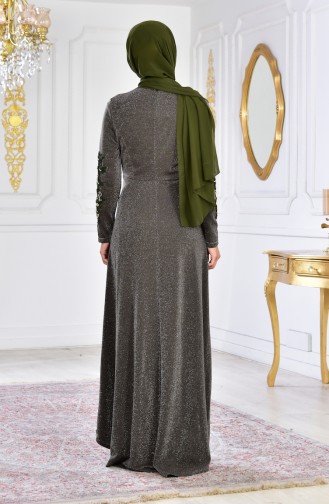 فستان سهرة يتميز تفاصيل من الؤلؤ 6100-01 لون اخضر كاكي 6100-01
