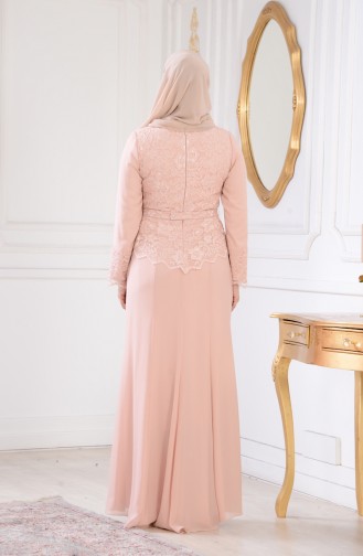 فستان سهرة يتميز بتفاصيل من الدانتيل بمقاسات كبيرة 1280-01 لون وردي 1280-01