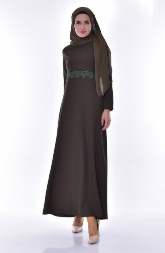 فستان بتفاصيل من الدانتيل 1501-01 لون اخضر كاكي 1501-01