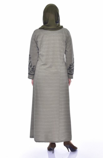 فستان بتفاصيل مُطرزة بمقاسات كبيرة 4828-04 لون اخضر كاكي 4828-04