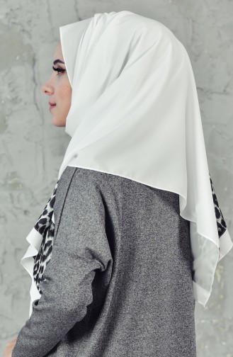 Leopard Patterned Crepe Shawl 61613-01 White 61613-01
