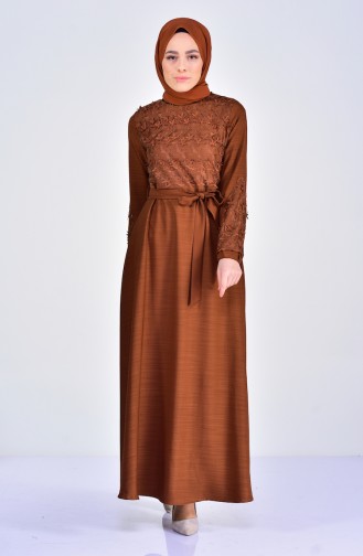 فستان بتصميم حزام خصرمُزين بالدانتيل  5013-02 لون عسلي 5013-02