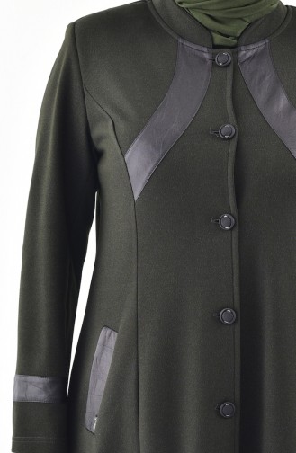 معطف طويل بتصميم مُزين بتفاصيل وبمقاسات كبيرة 1078-03 لون أخضر كاكي 1078-03