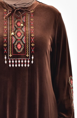 فستان مخمل بتفاصيل مُطرزة 2073-04 لون بُني 2073-04