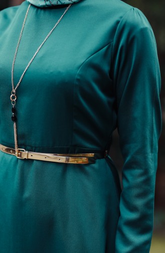 ميناهيل فستان بتصميم حزام للخصر مُزين بقلادة 8212-04 لون اخضر زُمردي 8212-04