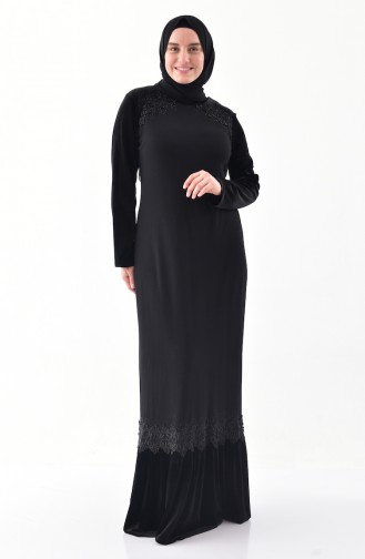فستان مخمل يتميز بتفاصيل من الدانتيل بمقاسات كبيرة 40371-01 لون أسود 40371-01