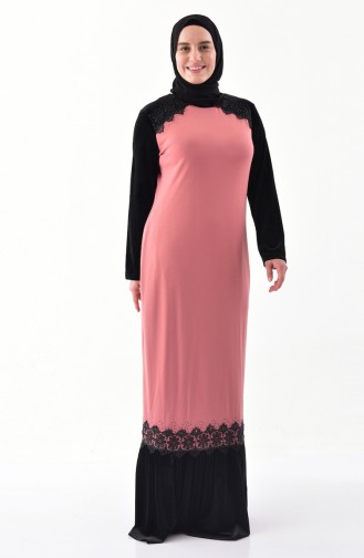 فستان مخمل يتميز بتفاصيل من الدانتيل بمقاسات كبيرة 40371-02لون وردي باهت 40371-02