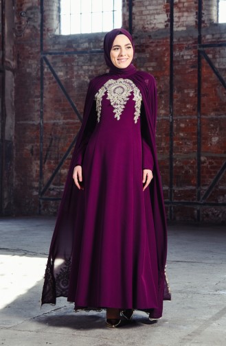 بورون فستان سهرة يتميز بتفاصيل من الدانتيل ورداء 81590-02 لون ارجواني داكن 81590-02