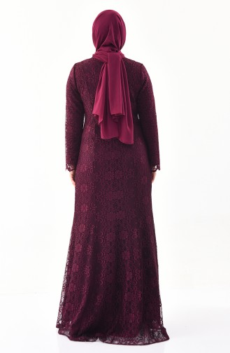 فستان سهرة بتفاصيل من الدانتيل وياقة سبعة وبمقاسات كبيرة 1297-01 لون ارجواني 1297-01