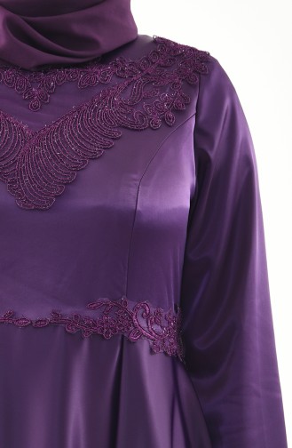 فستان سهرة بتفاصيل من الدانتيل وبمقاسات كبيرة 1300-01 لون بنفسجي 1300-01