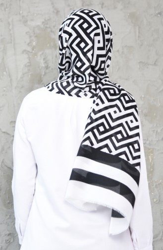 Modern Patterned Shawl 117-126 White Black 117-126