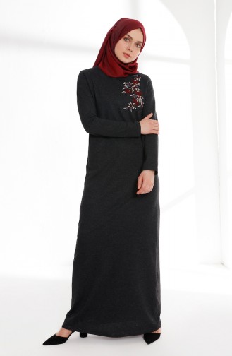 فستان بتفاصيل مُطرزة 5013-06 لون أسود مائل للرمادي 5013-06