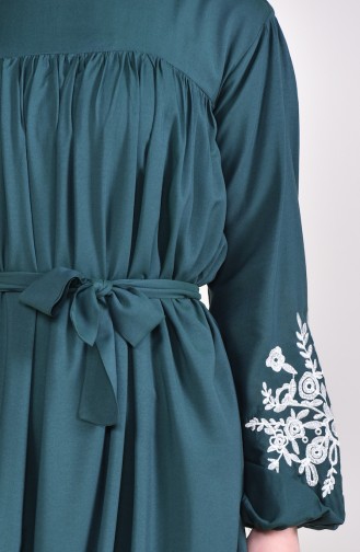 Minahill Kolu Nakışlı Büzgülü Elbise 10123-04 Zümrüt Yeşili