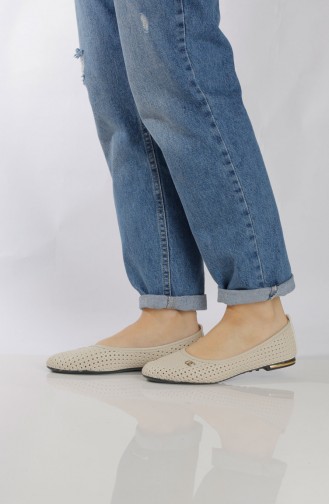 حذاء مُسطح نسائي (باليرينا ) 95501-1 لون كريمي 95501-1
