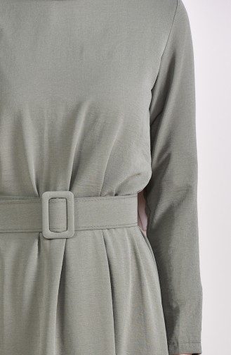 فستان بتفاصيل من الكشكش و حزام للخصر 1656-01 لون أخضر كاكي 1656-01