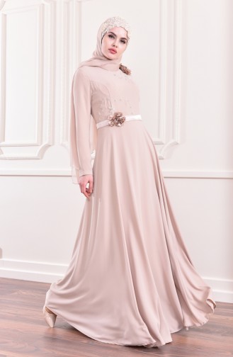فستان سهرة بتفاصيل من الورد 6002-05 لون بيج 6002-05