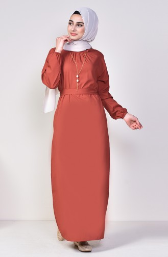 فستان بتصميم حزام للخصر مُزين بقلادة 5255-04 لون قرميدي 5255-04