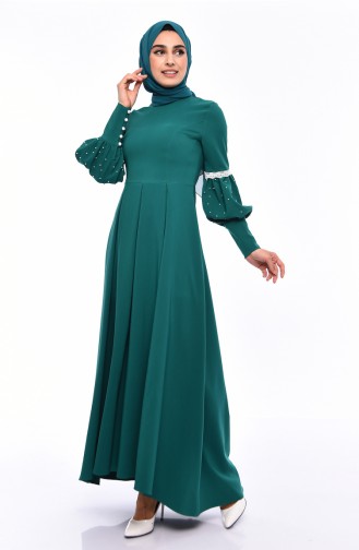 فستان بتفاصيل طيات مُزين باللؤلؤ 1028-01 لون أخضر زمردي 1028-01