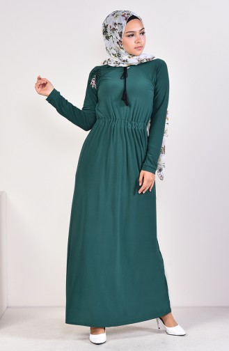 فستان قماش الساندي بفاصيل مُطرزة 4122-07 لون أخضر زمردي 4122-07