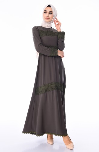 فستان بتفاصيل من الدانتيل 5009-03 لون اخضر كاكي 5009-03