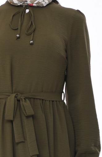 Gerafftes Kleid mit Band 2025-04 Khaki 2025-04