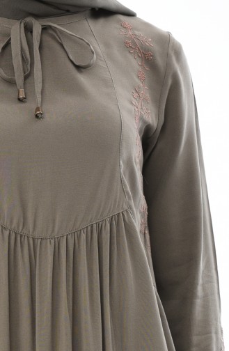 Besticktes Kleid 99200-04 Hell Khaki Grün 99200-04