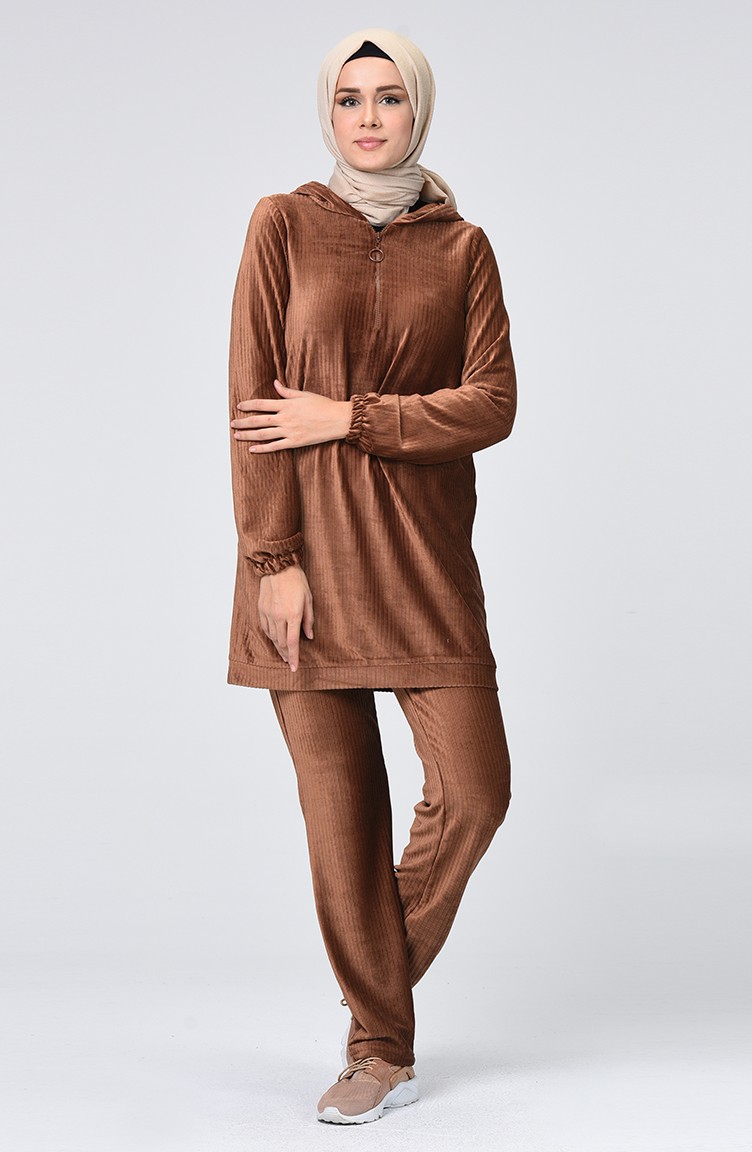 camel sweatsuit
