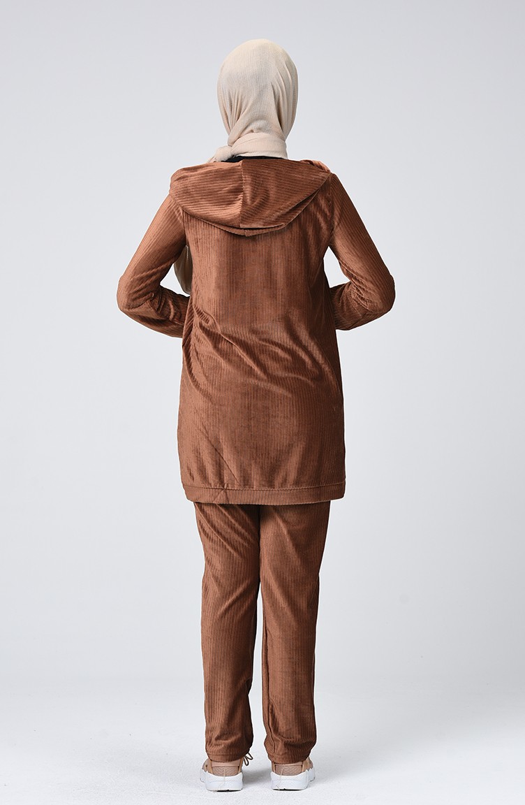 camel sweatsuit