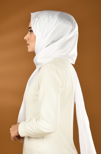 شال سادة ساتان مزين بشرابة أبيض 0043-107