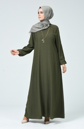 Kleid aus Şile-Stoff mit Halskette 0023-09 Khaki Grün 0023-09